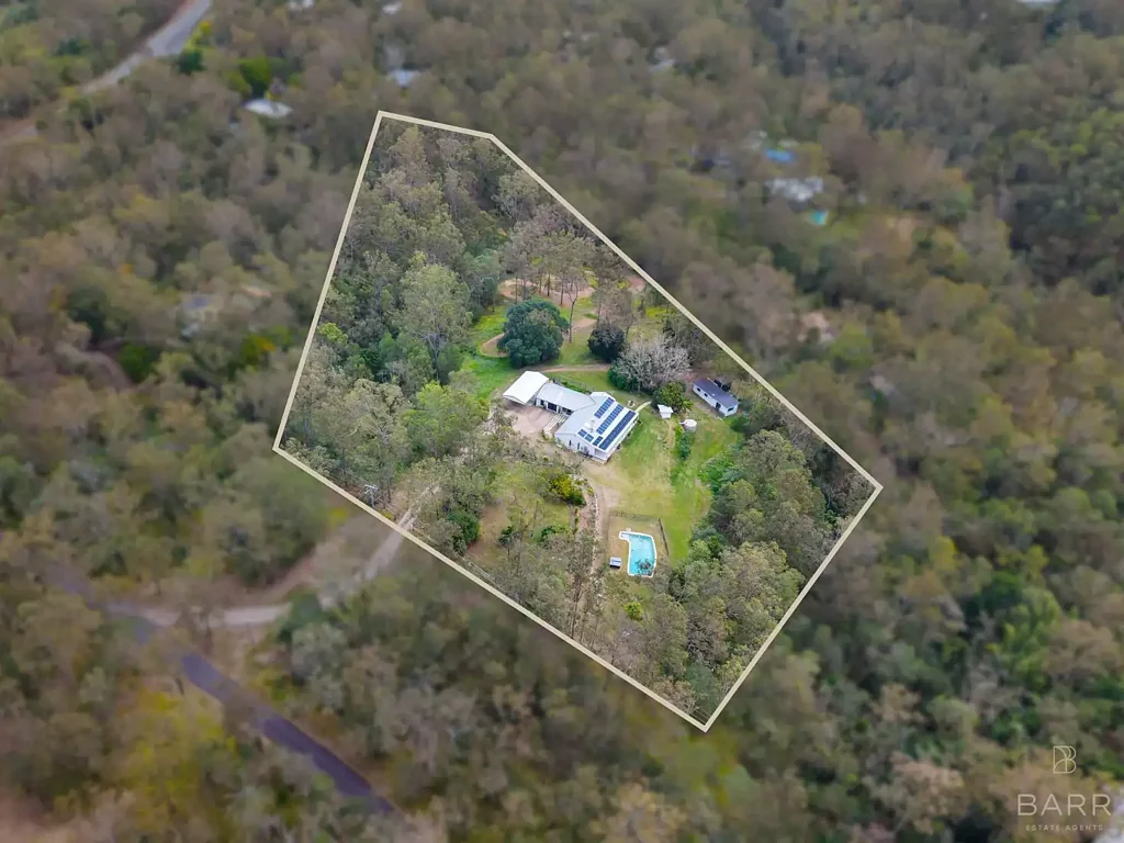 Mount Crosby 6 Bedroom Tranquil Acreage Retreat with Endless Possibilities