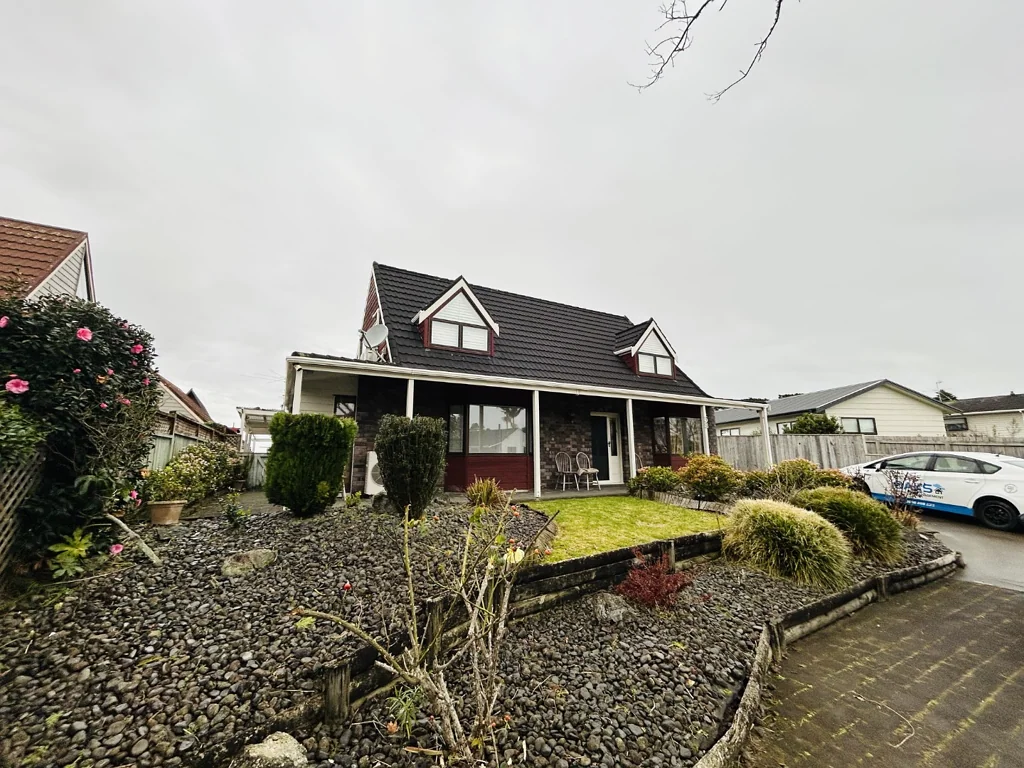 WATTLE DOWNS, 4 BEDROOMS