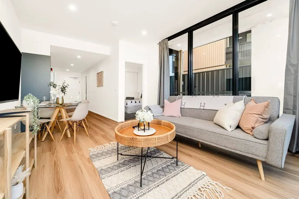 Furnished Stylish 1 Bedroom Apartment in the Heart of Bruce