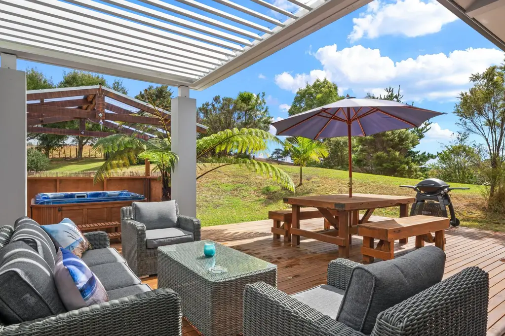 Dairy Flat 5房  Spacious Lifestyle Living. Priced to Sell!