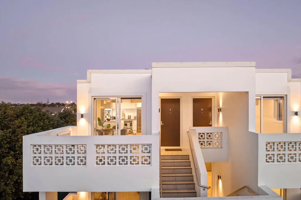 Ellerslie 2 Bedroom Top-Floor Sun-Trap with Art-Deco Soul