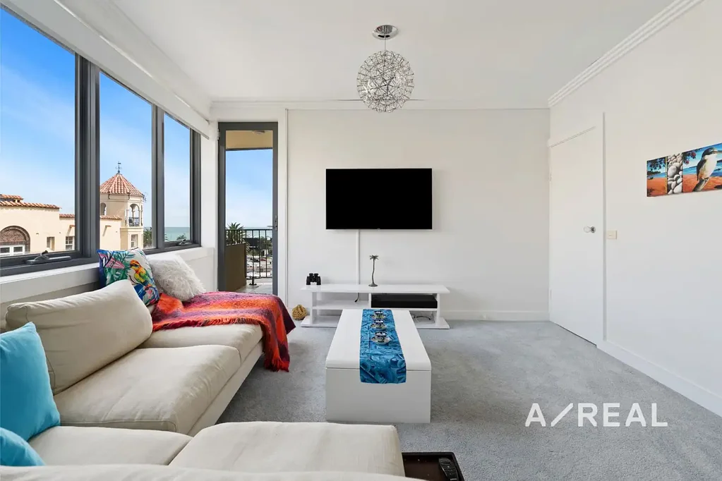 Stylish & Spacious St Kilda Living - Prime Beachside Location
