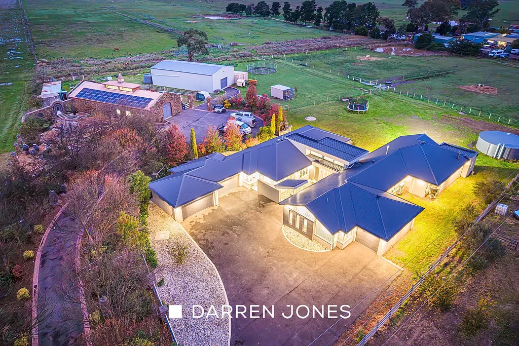 Yan Yean 6 Slaapkamer Architectural Sophistication and Equine Infrastructure