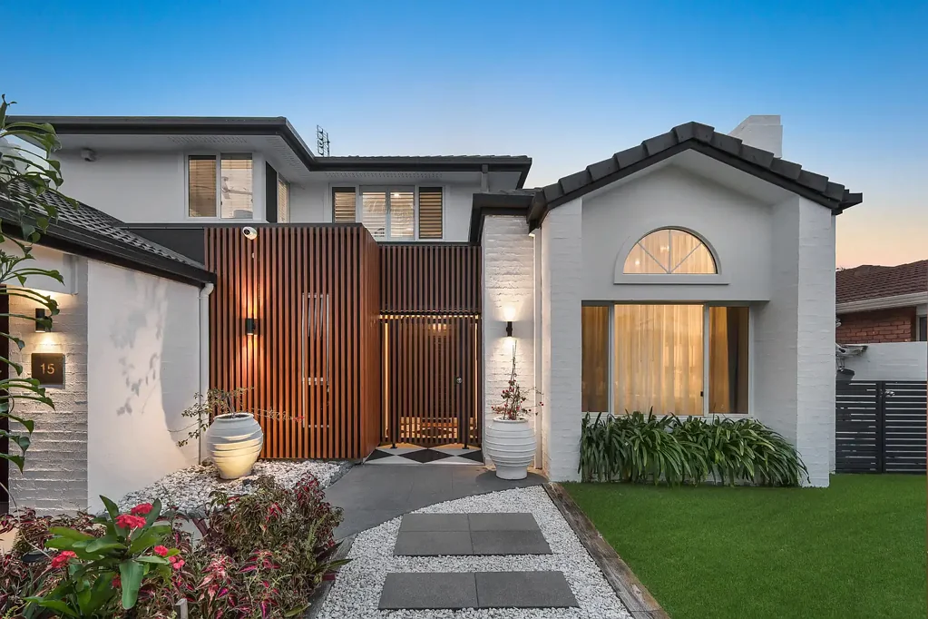 Hollywell 4ਬੈੱਡਰੂਮ Tastefully Renovated- 18m+ Waterfrontage - Minutes to Broadwater