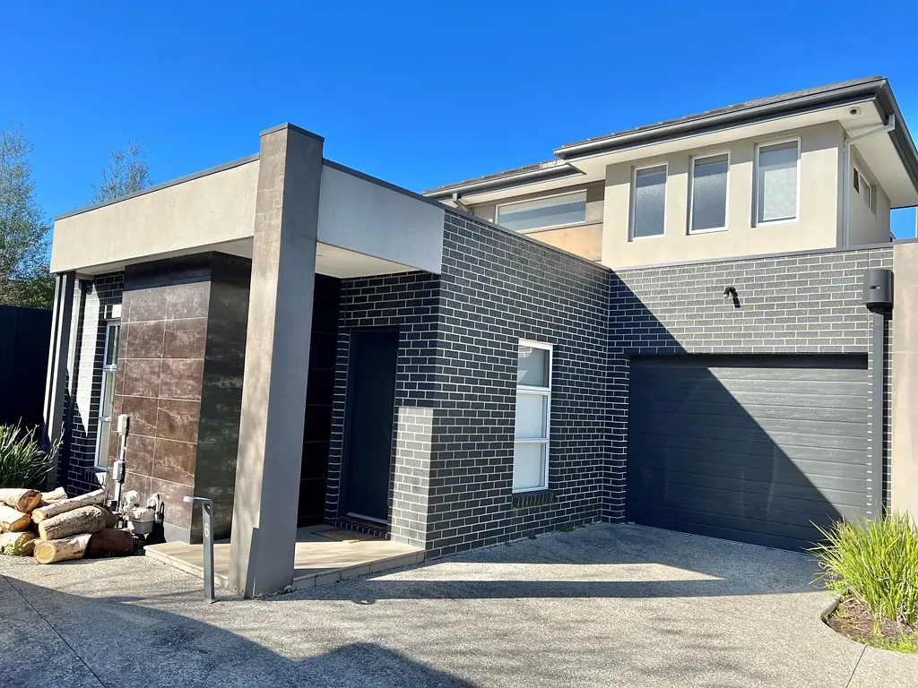 REAR TOWNHOUSE IN A PRIME LOCATION