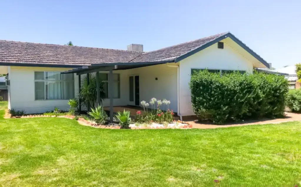 Warren 3બેડરૂમ Spacious Family Home with Charm and Comfort