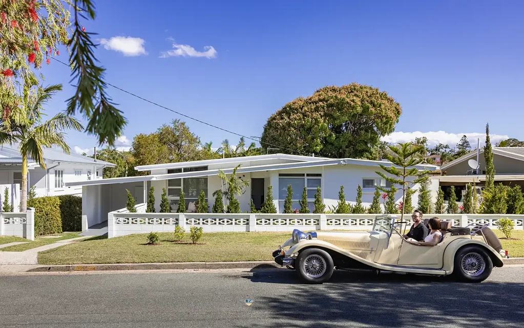 Labrador 3બેડરૂમ DELIGHTFUL PALM SPRINGS STYLE HOME IN THE HEART OF LABRADOR