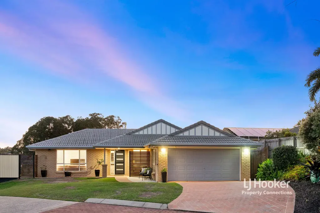 Eatons Hill 4 Bedroom Modern Family Home in a Peaceful Cul-de-Sac