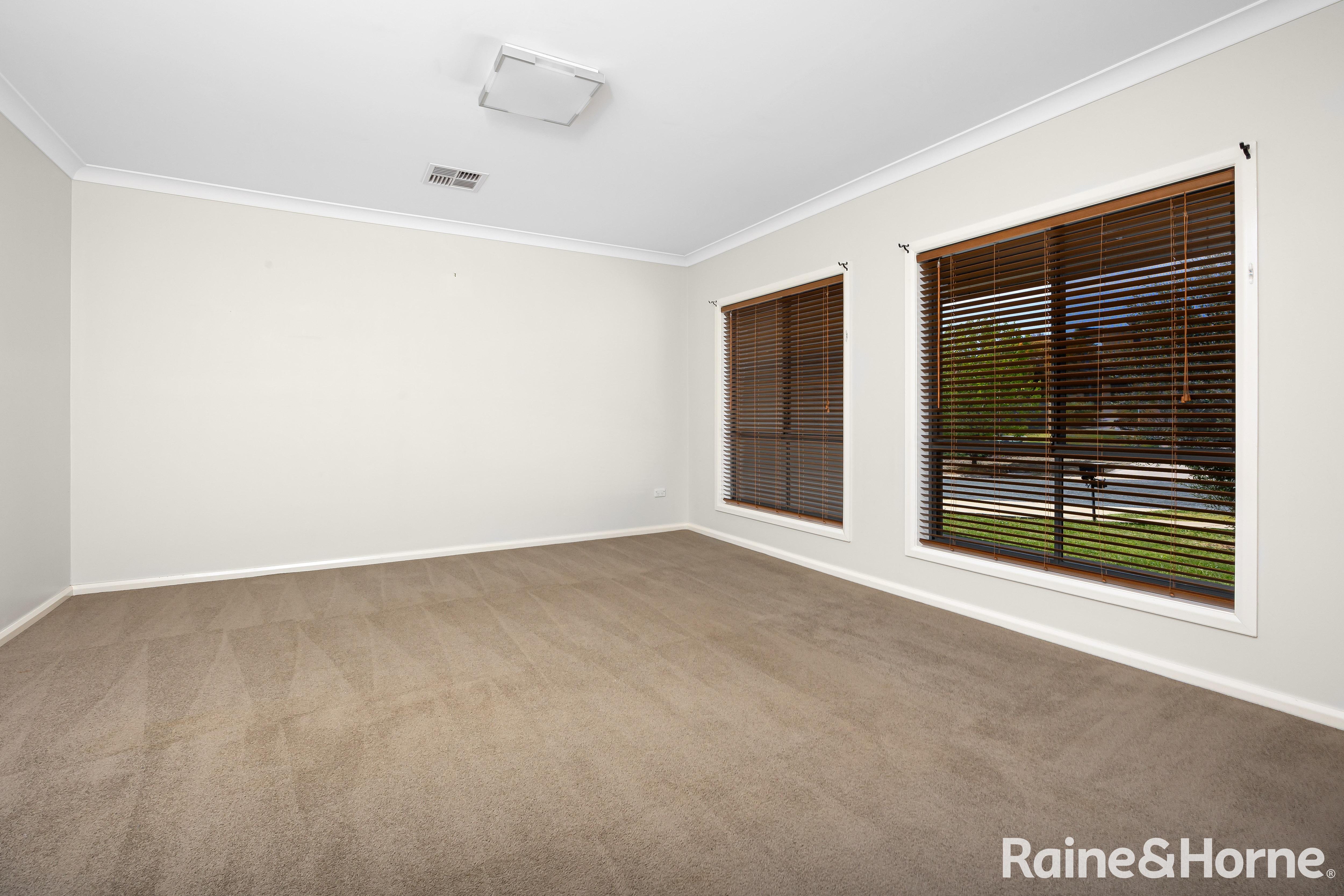 20 BROWNLOW DR, BOURKELANDS NSW 2650, 0 chambres, 0 salles de bain, House