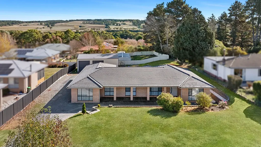 Crookwell 4 Bedroom Large & Luxe Living