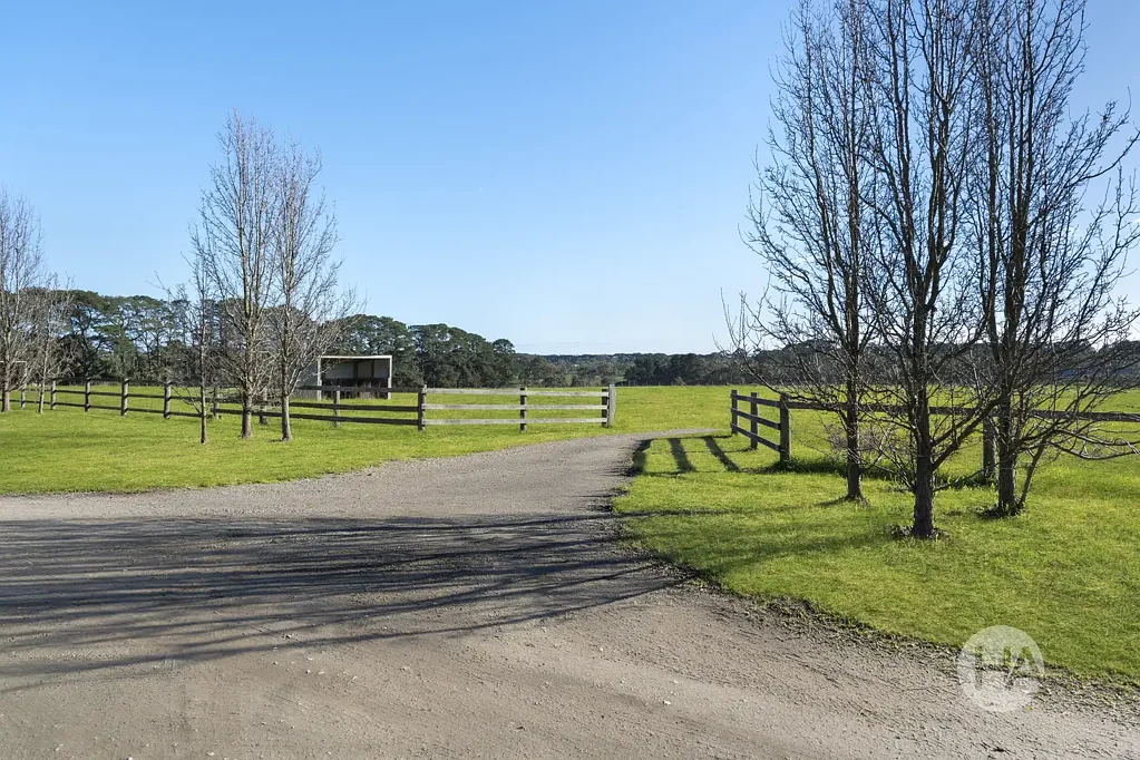 Tuerong 1房 拥有规划、私密性和半岛魅力的尊贵乡村土地 Prestigious Rural Landholding with Plans, Privacy and Peninsula Appeal