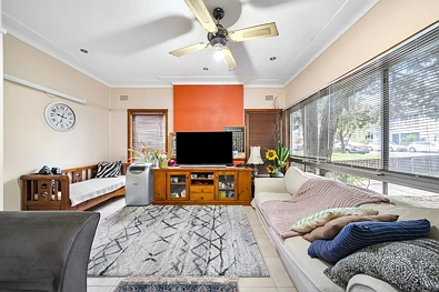 28 Edgar Street, Yagoona, NSW 2199, 3房, 1浴, House