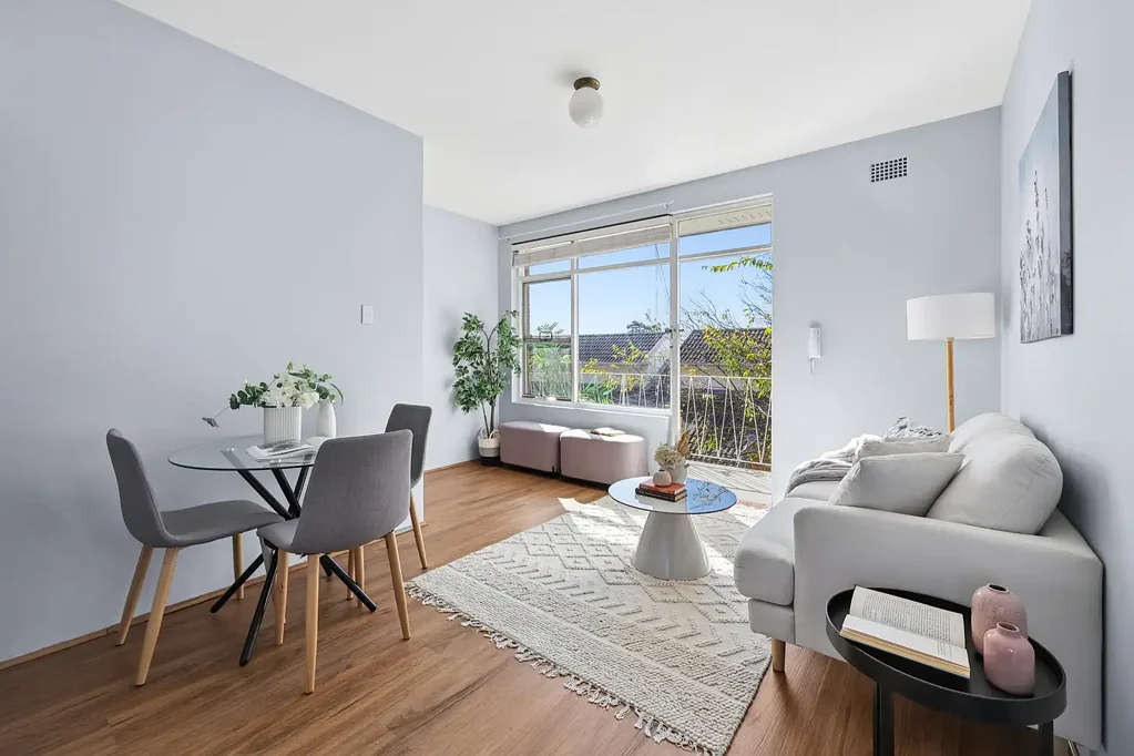 Ashfield 2房 阳光充足的顶层公寓 Sun Soaked Top Floor Apartment