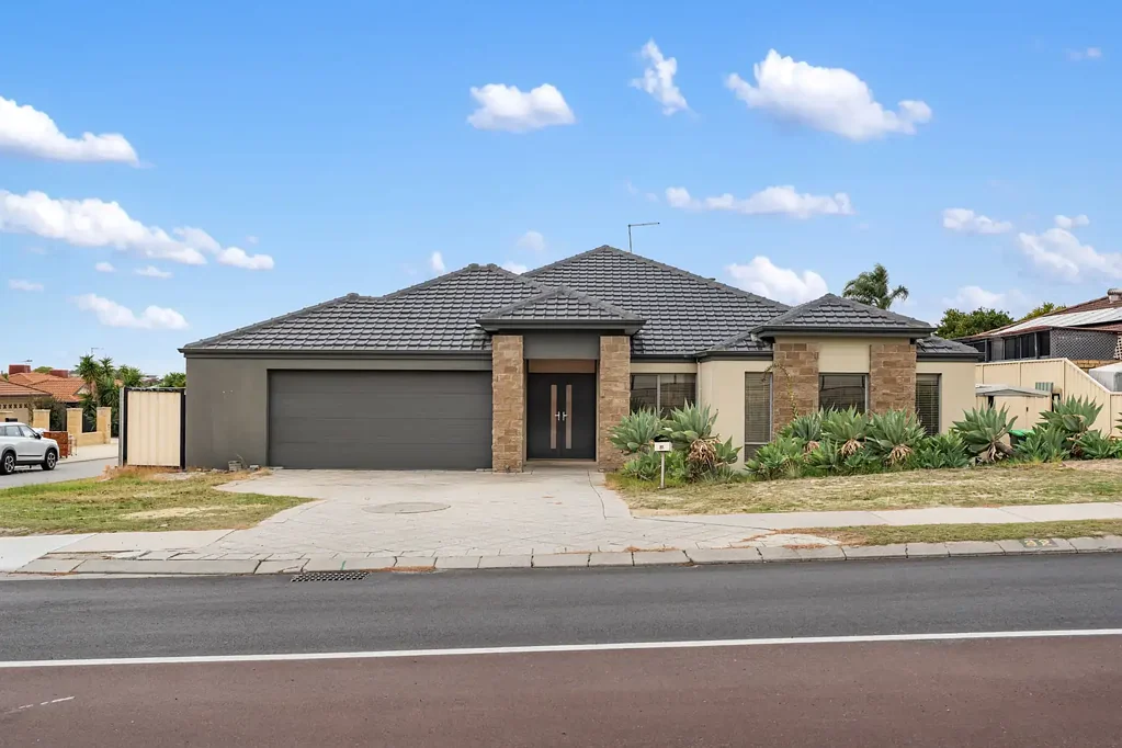 Alexander Heights 4房  Feature Packed Family Entertainer in Prime Convenient Location
