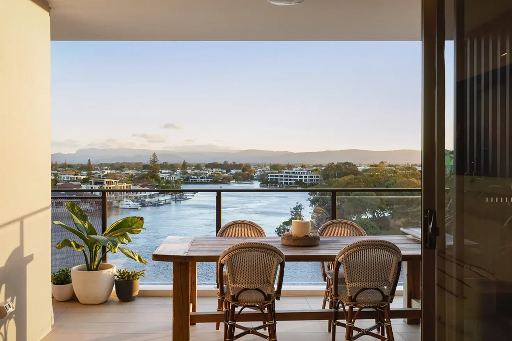 Surfers Paradise 2બેડરૂમ Captivating Views, Contemporary Style and Supreme Convenience