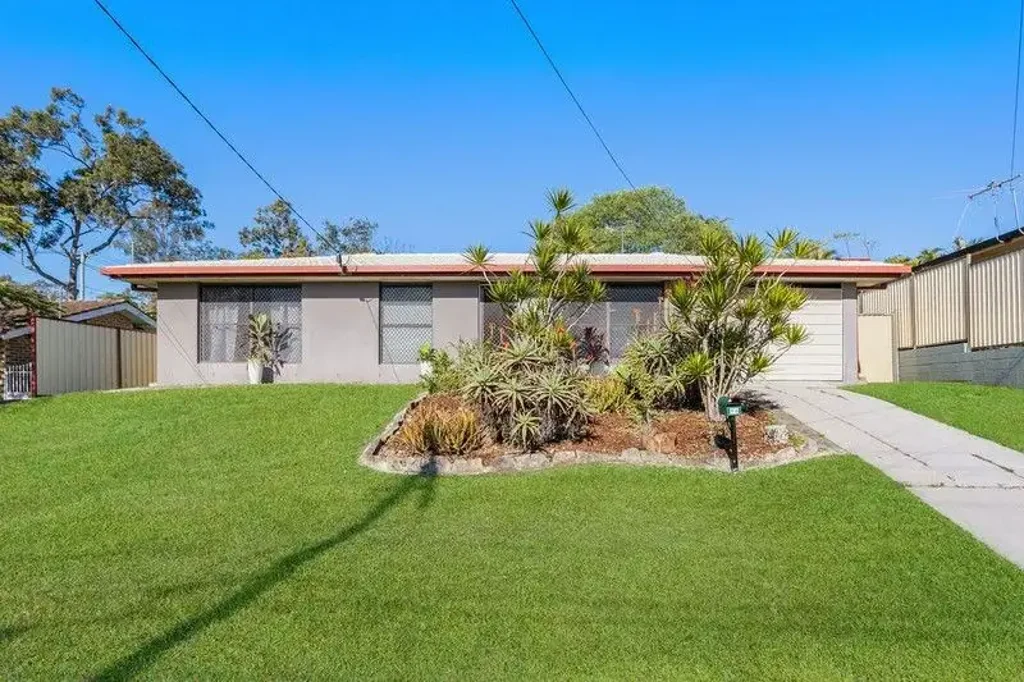 Wonderful Family Home in Great Location With Entertainers Patio