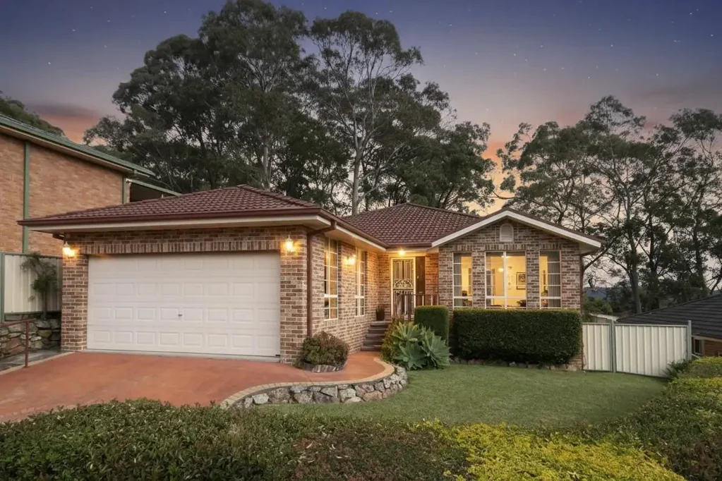 Warners Bay 3Zimmer Classic Style with Easycare Gardens and a Peaceful Aspect