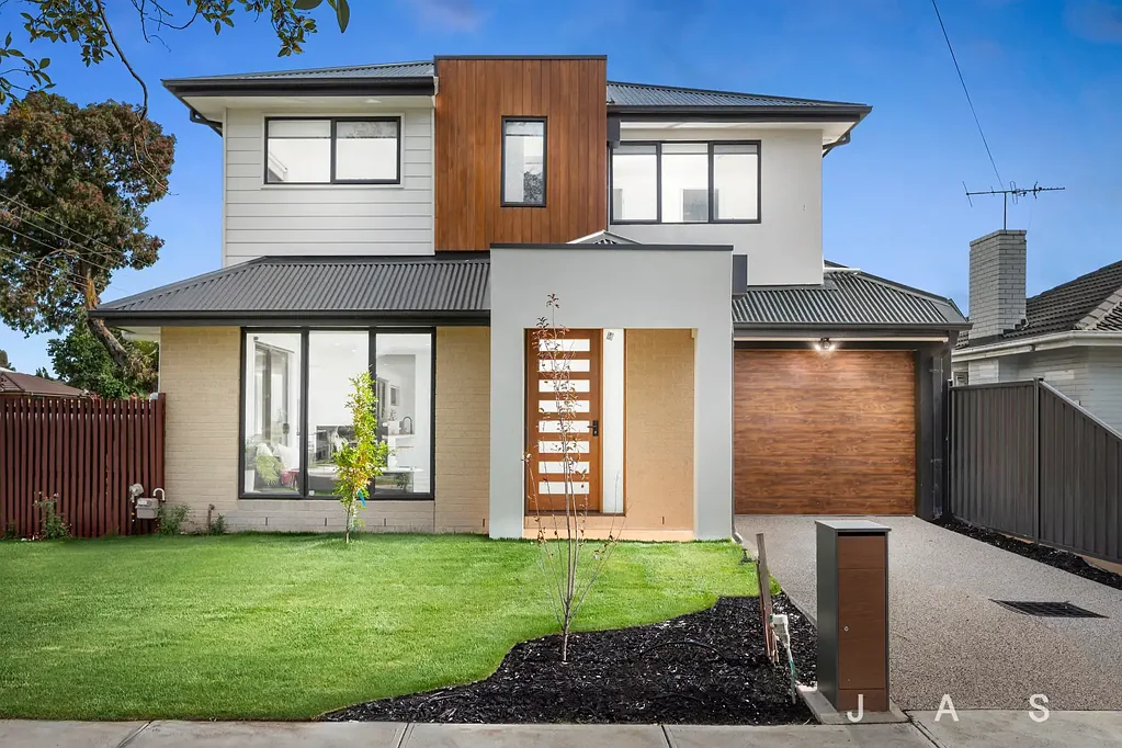Altona North 3房 三卧两卫家庭宅 采光充足开放式厨客 便捷主卧带独卫 环绕后花园娱乐平台 轻松城市生活 Modern Luxury, Family-Friendly Lifestyle