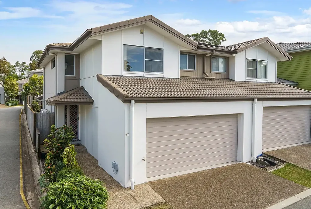 Runcorn 3Habitaciones Modern Living with Rare Double Garage!!