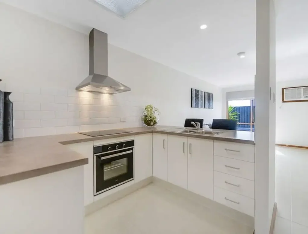 Low maintenance unit in a great location!