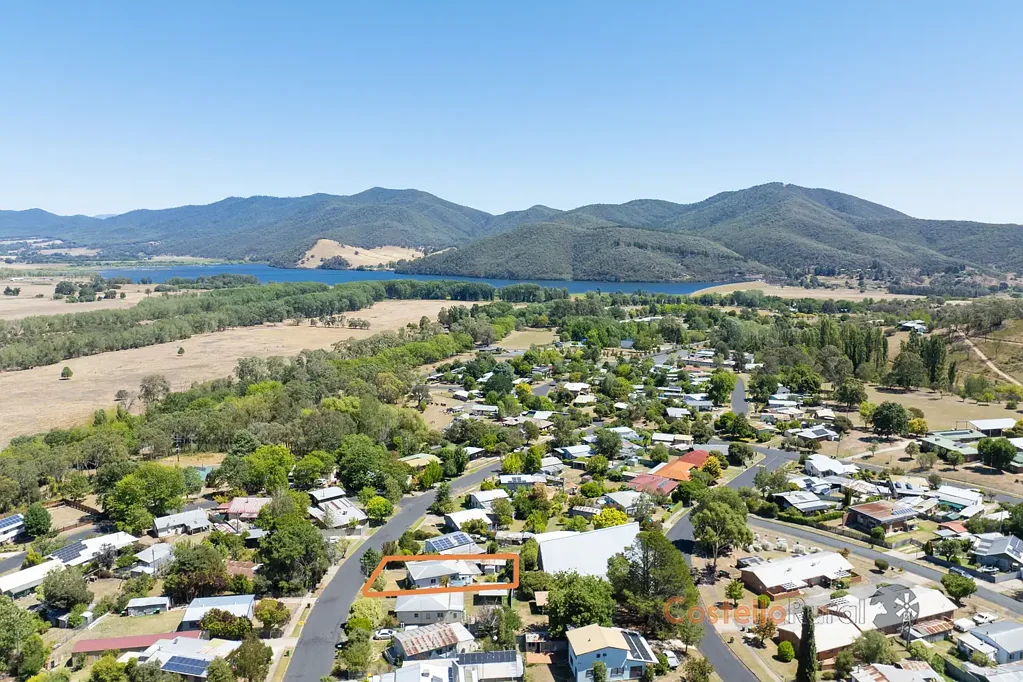 17 Bradney St, Khancoban, NSW 2642