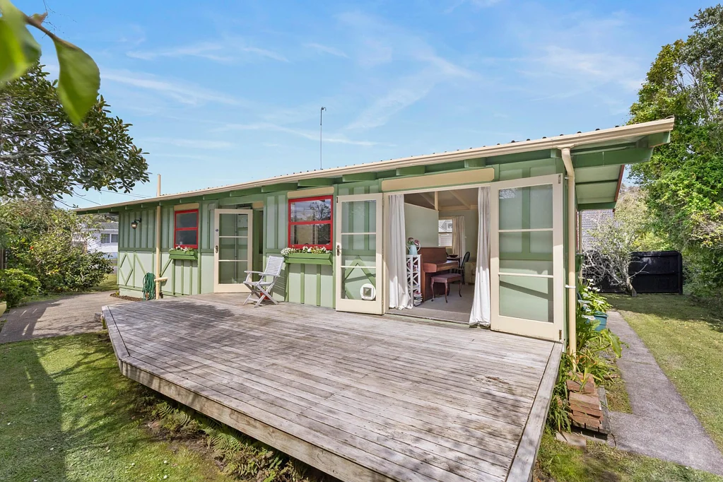 Torbay 3ਬੈੱਡਰੂਮ Quiet, Sun-Drenched Character, Room to Add Value