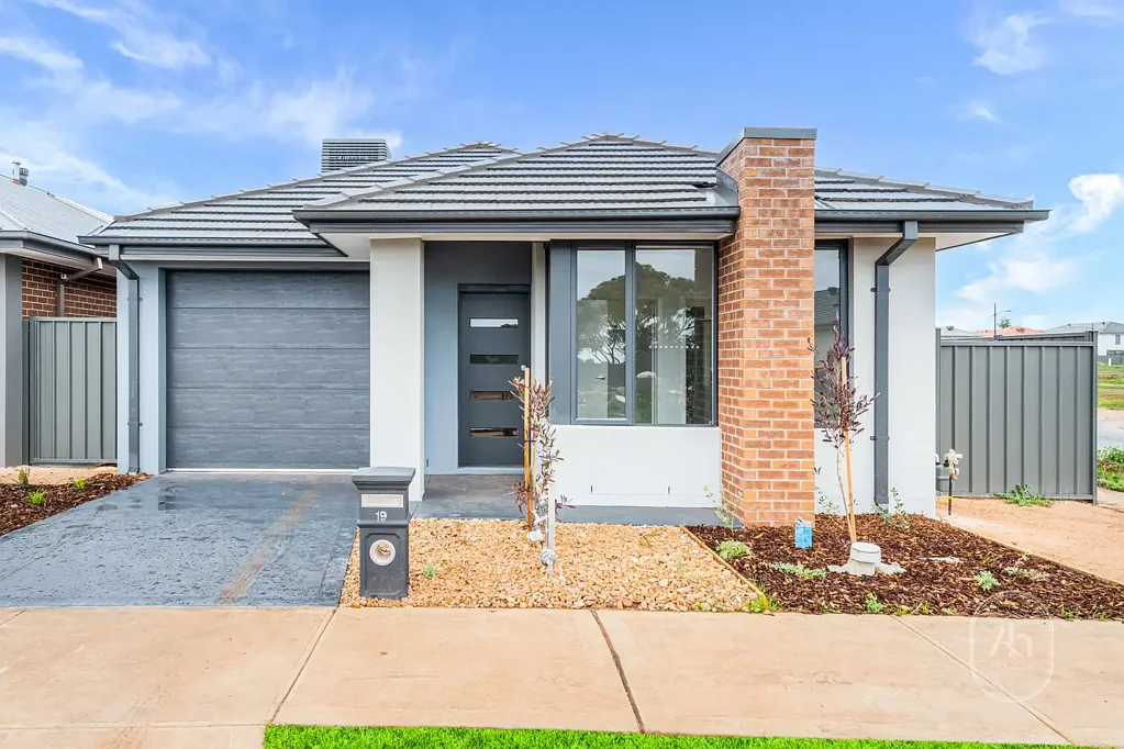 Modern Elegance I Three-Bedroom House in Truganina