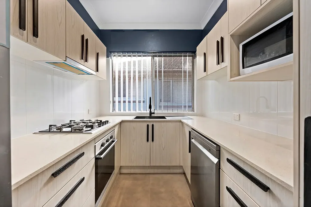 West Wollongong 3침실 Prized Three-Bedder in a Vibrant Locale