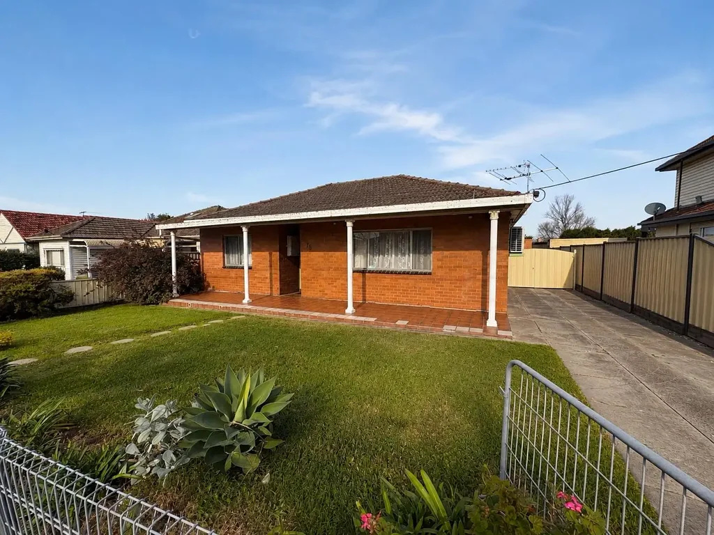 Charming 2-Bedroom Home for Rent in Oak Park