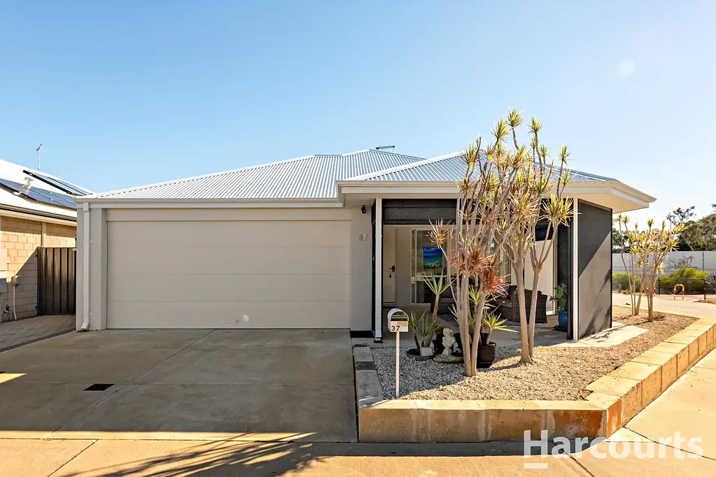 Erskine 3房  Modern Coastal Living with Designer Upgrades & Air-Conditioned Workshop