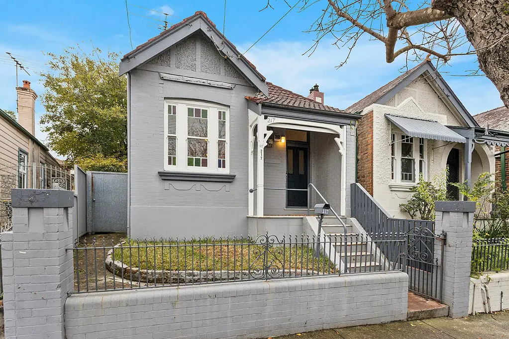 Beautifully Renovated Federation Home!
