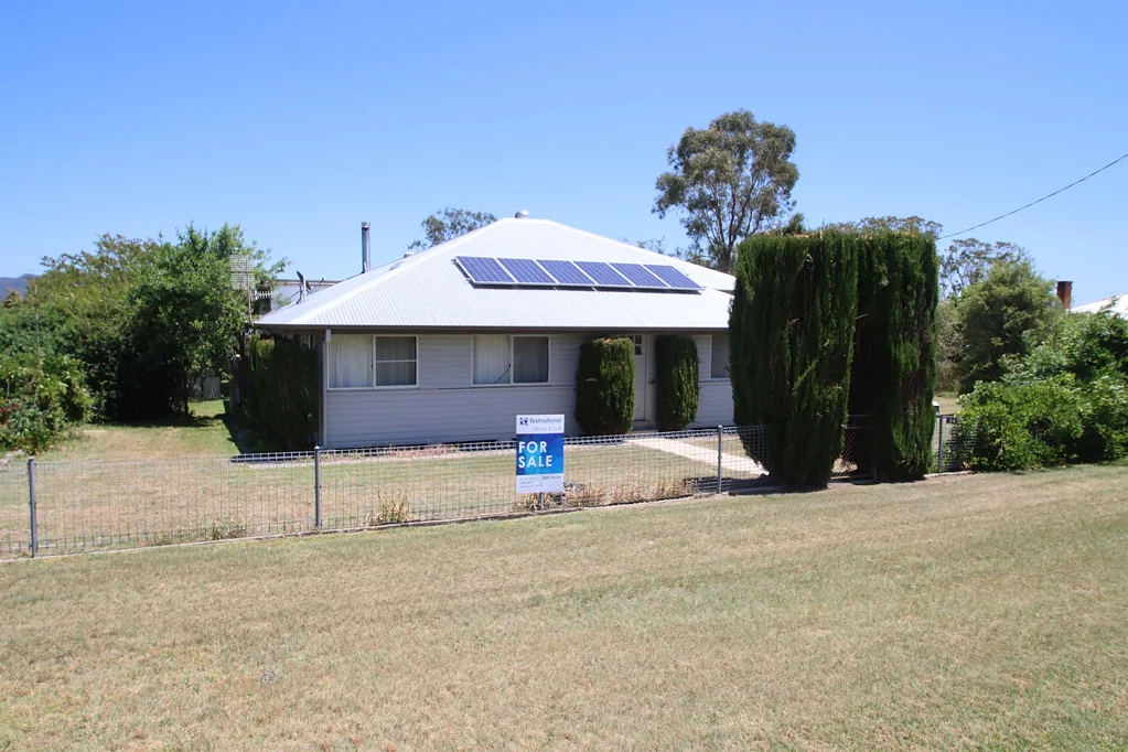 Tenterfield 3Moenga Large corner block..