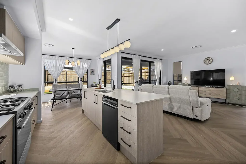 Taigum 5 Bedroom Newly completed two-storey residence, positioned in a welcoming neighbourhood within one of the area's fastest-growing suburbs!