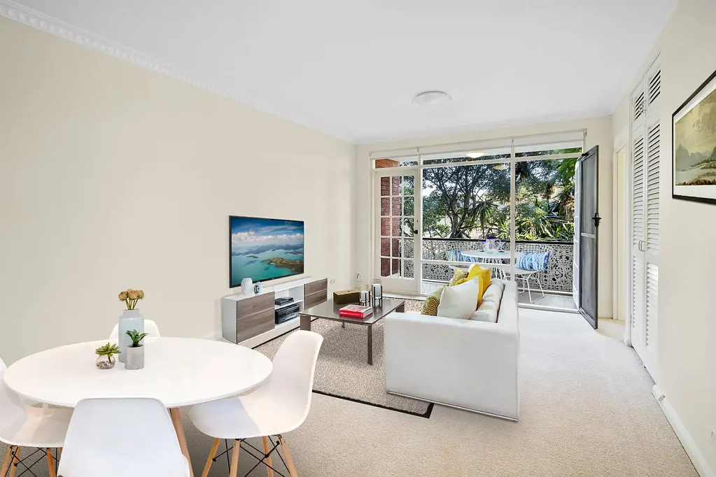Lovely two bedroom Apartment, great location.