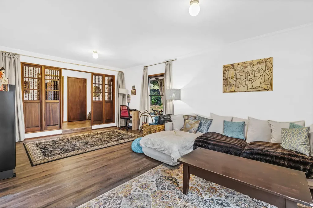 Mount Eliza 3બેડરૂમ Classic Spanish Mission Charm Meets Endless Possibilities - 1255 Nepean Hwy, Mt Eliza