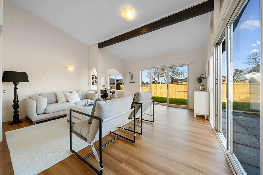 Sunnyhills 2房  Road-Front Gem with Character & Potential