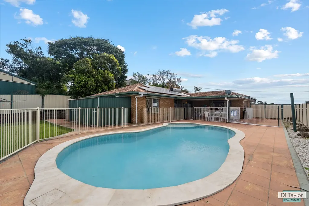 32 Thoms Crescent, Mount Warren Park, QLD 4207