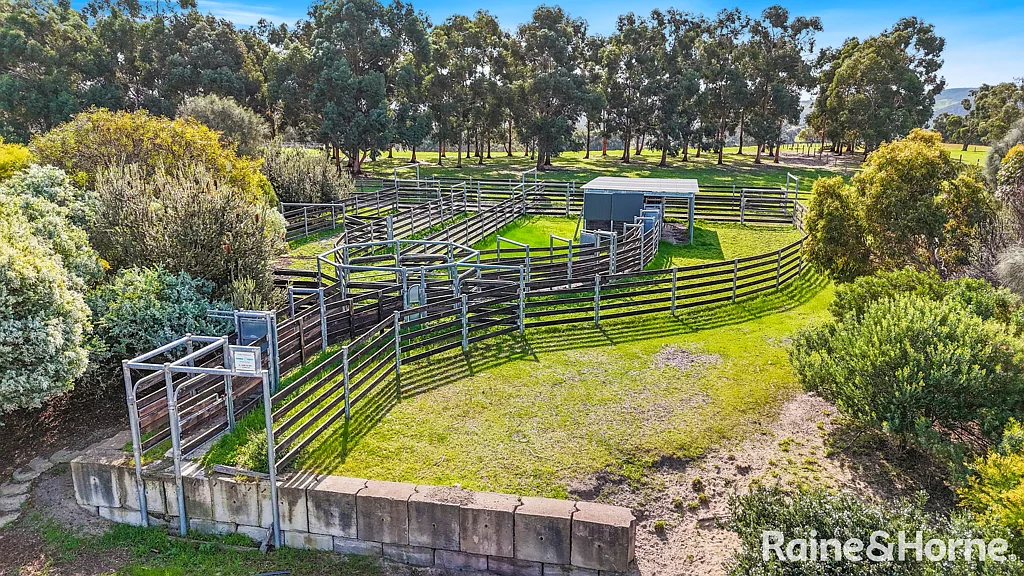 Hindmarsh Valley 'Bayvista' - Blend work & pleasure with a pivotal farm-to-sea locale & a beyond versatile 678-acres.
