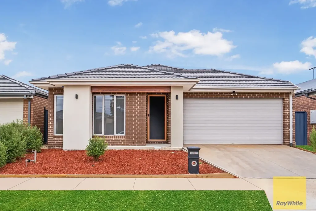 Weir Views 4房 Opalia Estate优越位置 四卧宽敞主卧带步入式衣帽间 高品质石材厨房 低维护后院 双车位车库 Modern Luxury in the Heart of Opalia Estate