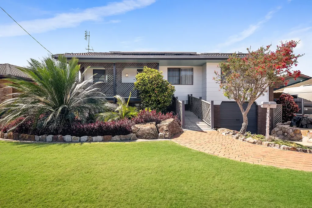 Scotts Head 3ห้องนอน Elevated Coastal Home with Views and Breezes