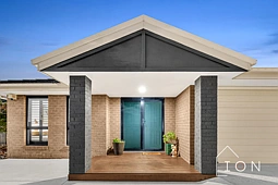 2 Ferndown Drive, Cranbourne