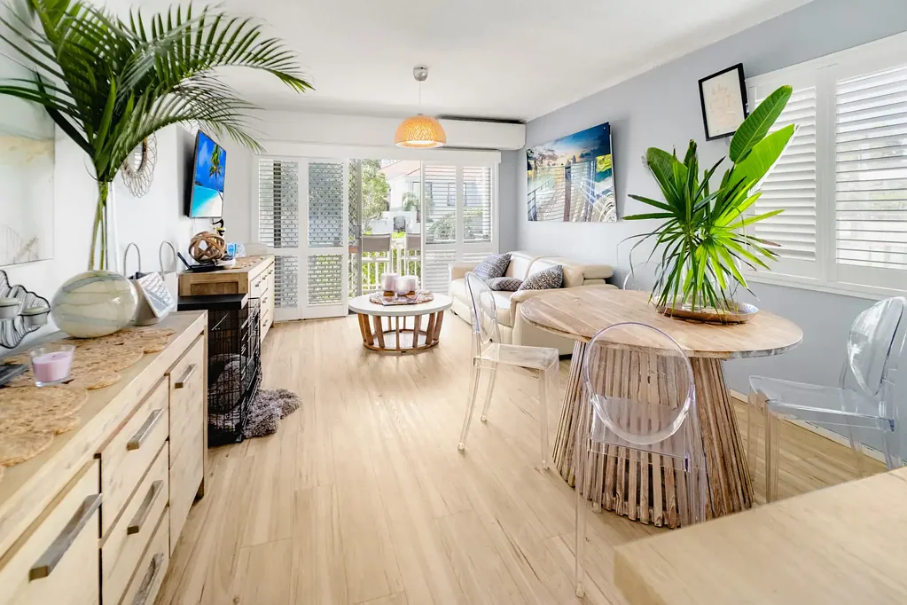 Surfers Paradise 3 Bedroom Impressive Value! Stylish 3-Bedroom Apartment in the Heart of Surfers Paradise