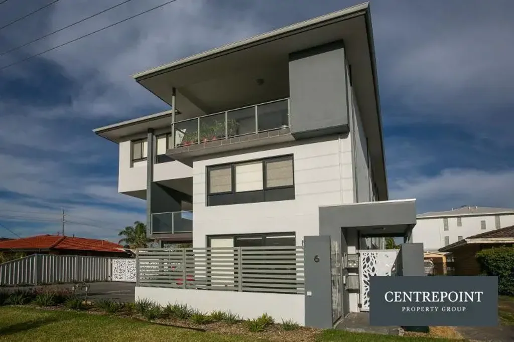 Spacious 2 Bedroom, 2 Bathroom Modern Apartment + Balcony!