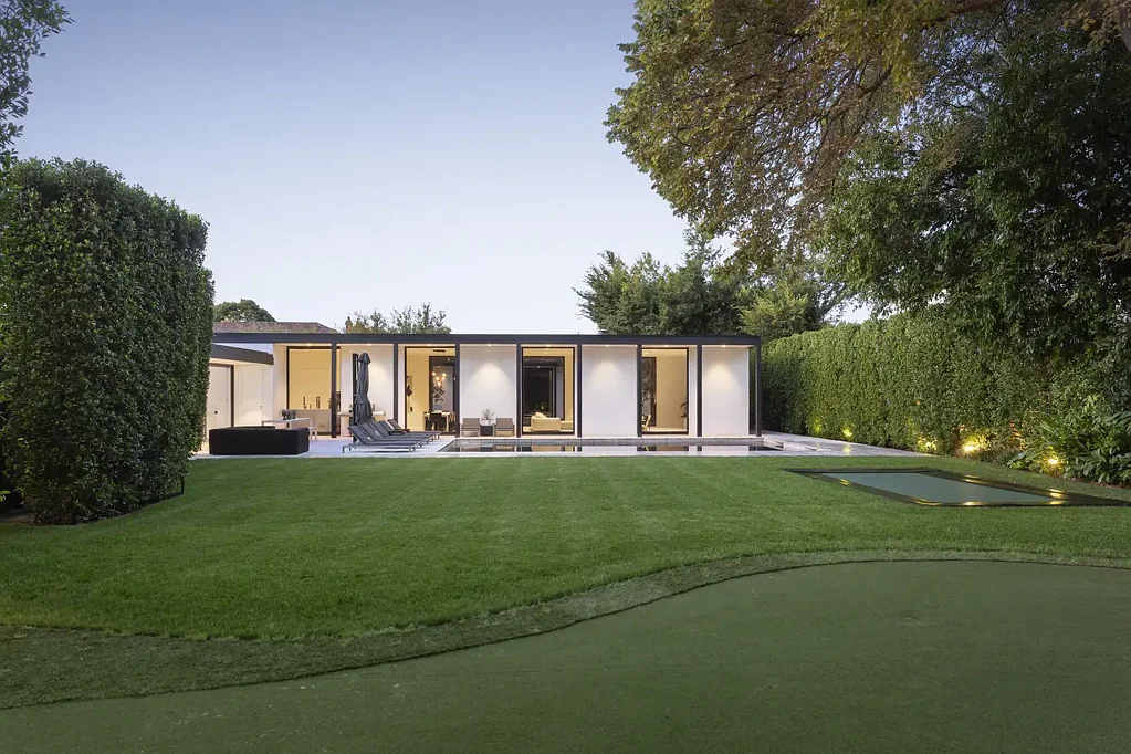 Brighton 5ห้องนอน An Iconic Modernist Masterpiece on Prized Brighton Land