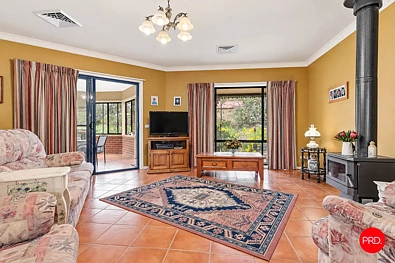 लिविंग रूम - 3 Flora Court, Junortoun, VIC 3551