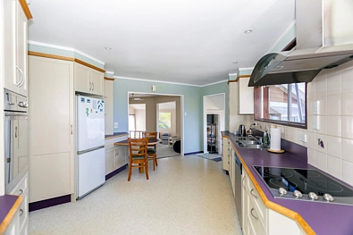 MODERN LIVING WITH VIEWS