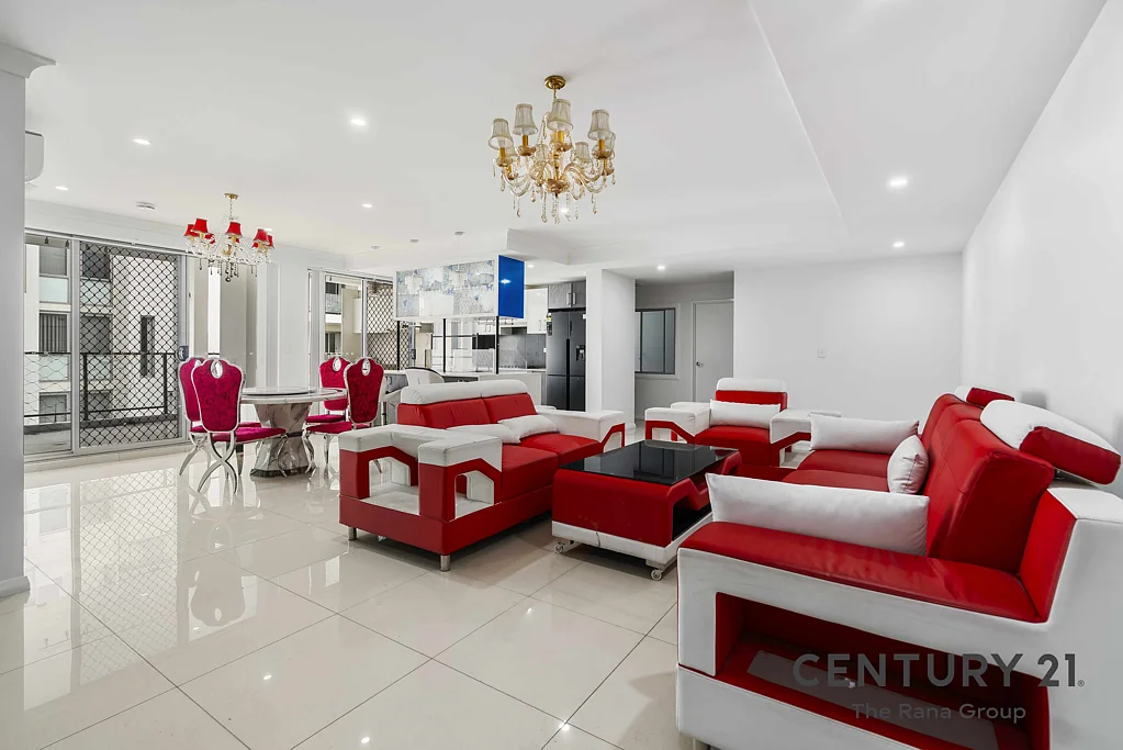 Seven Hills 3Moenga Massive Apartment with Modern Features Steps from The Station!!