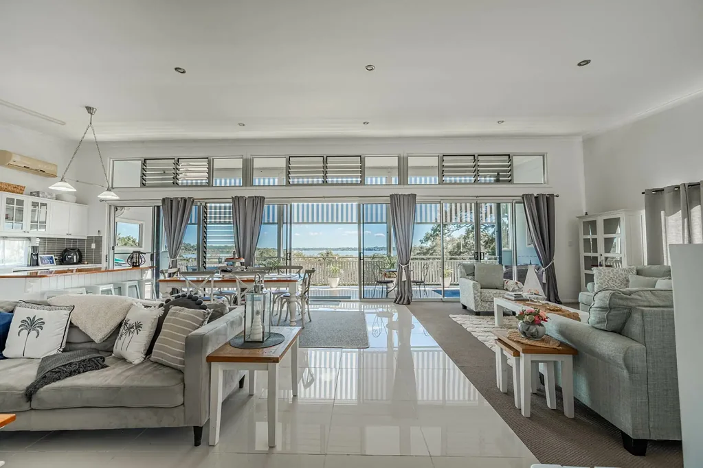 Russell Island 2Kwarto Coastal Retreat with Captivating Waterfront Views