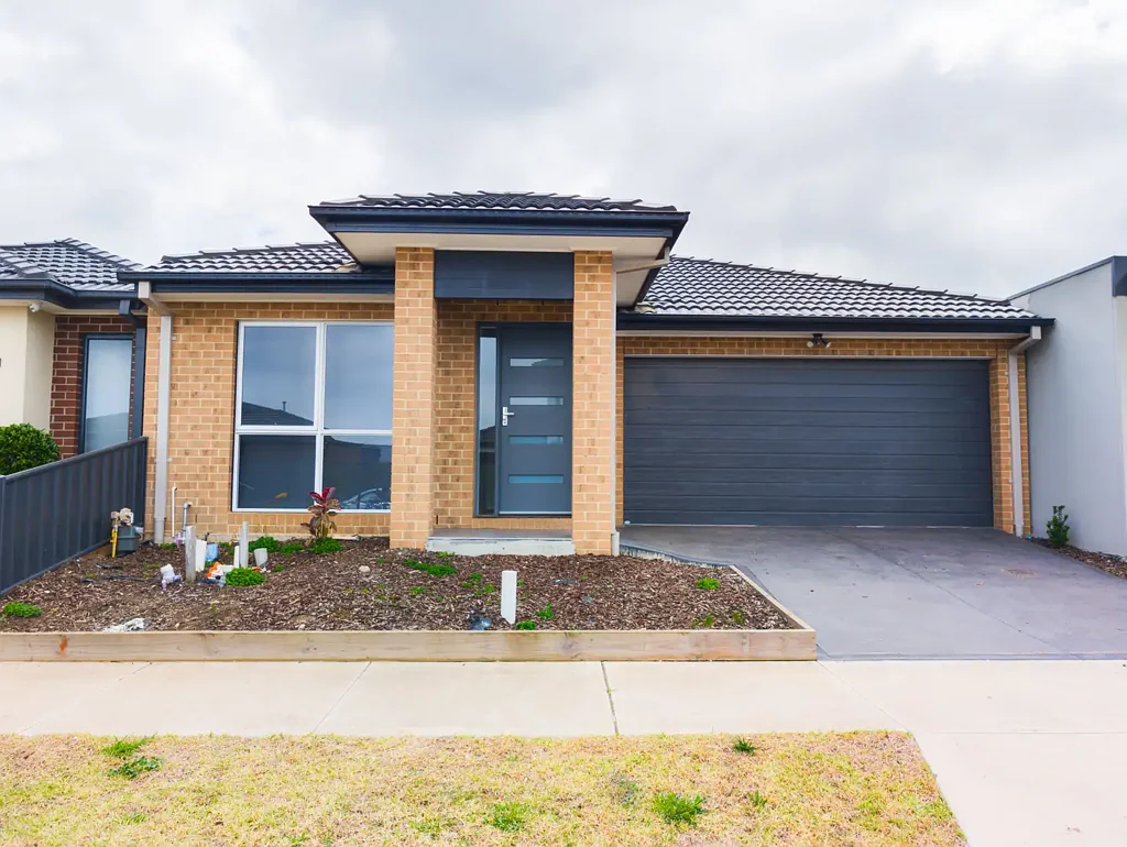 Kalkallo 3 Slaapkamer Stunning Family Home ! Brand New Luxury Living in Cloverton Estate – Walk to Future CBD!