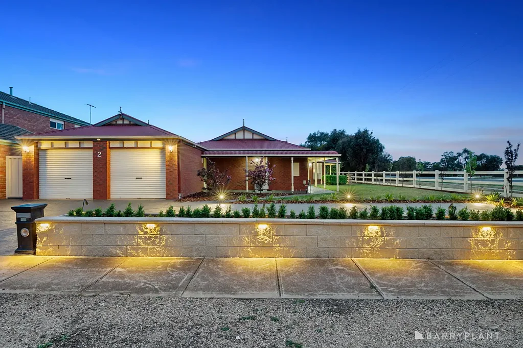 Melton West 4房 宽敞的家庭住宅，专为生活和娱乐而设计 A Spacious Family Home Designed for Living and Entertaining